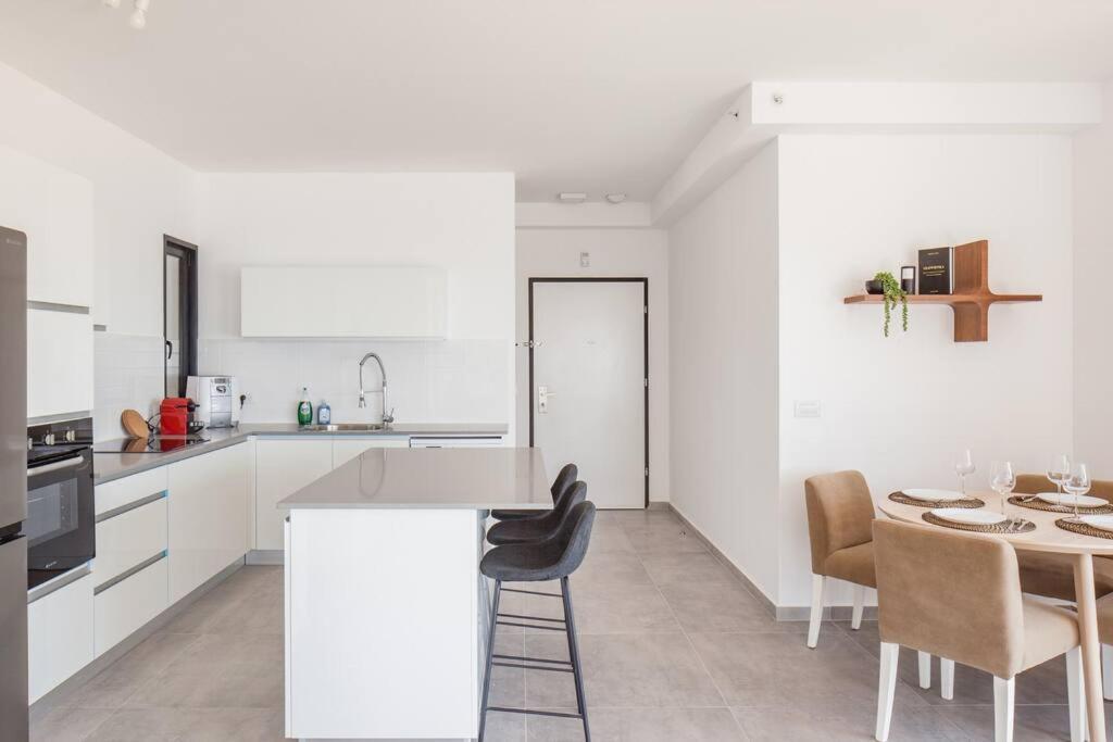 O&O Group- Magical 4Br Apt With Panoramic Sea View بات يام المظهر الخارجي الصورة